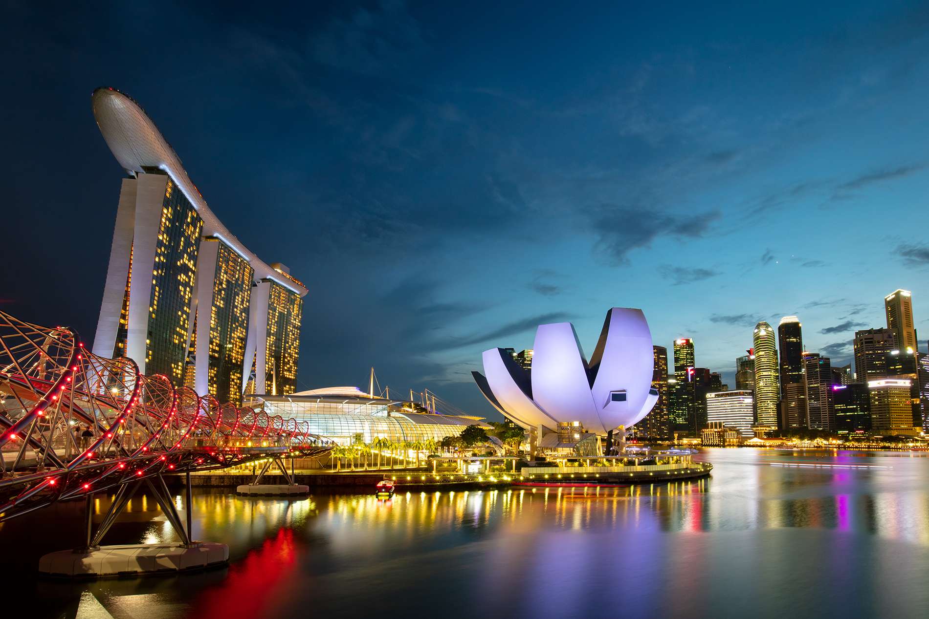 Singapore Skyline At Dusk 2021 08 27 09 55 14 Utc