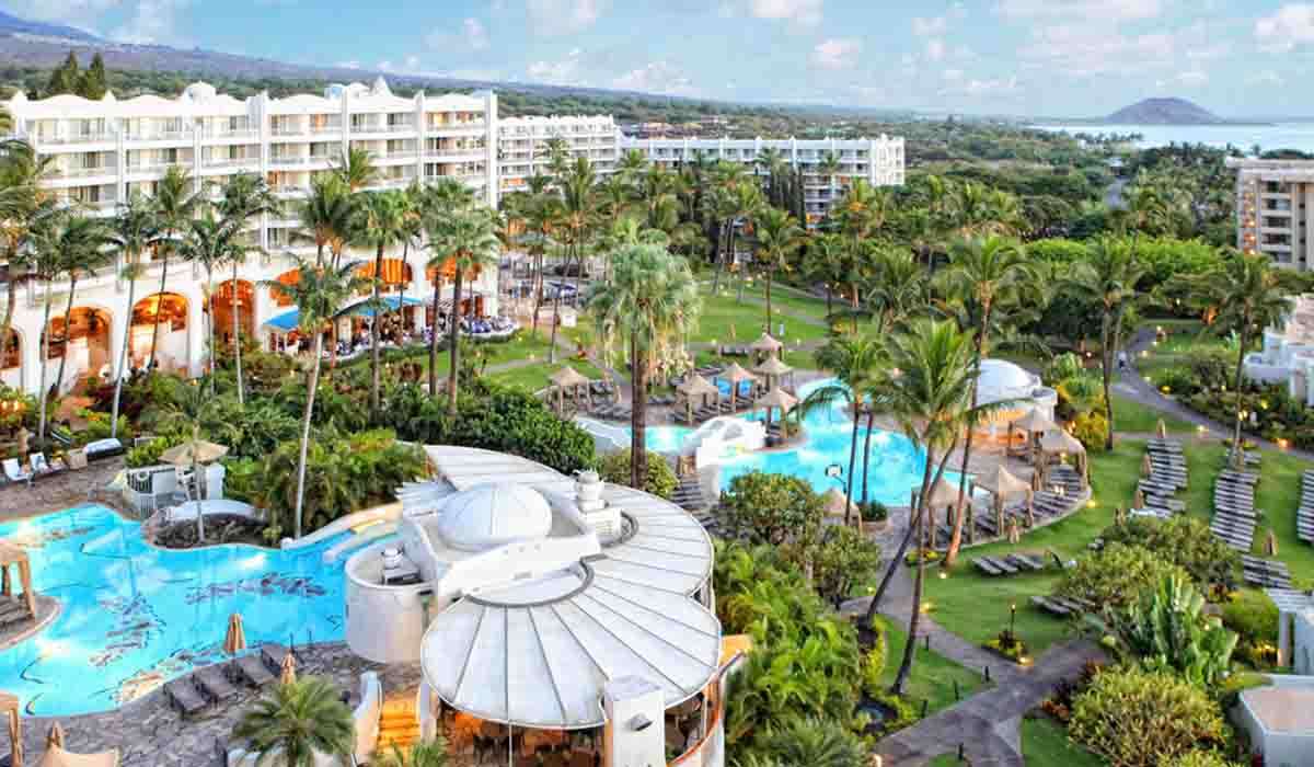 Top 10 Hawaiian Resorts 2024 - Scenic Beachfront Luxury Resort View